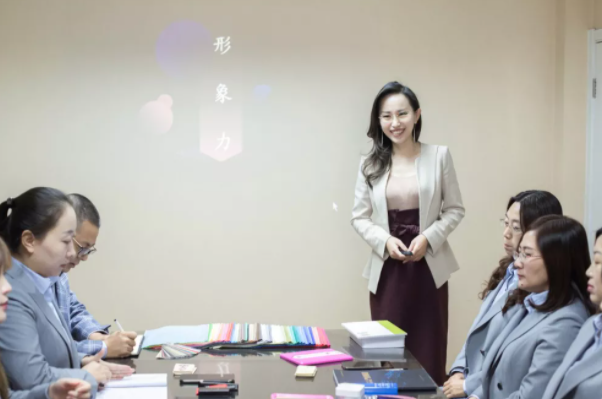 定制工裝遠比穿日常衣服更方便工作